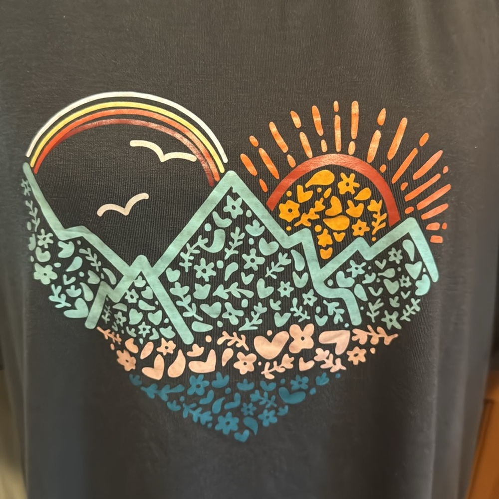 Like New! Shein Graphic T-Shirt with Mountain/Heart Design - Picture 2 of 8
